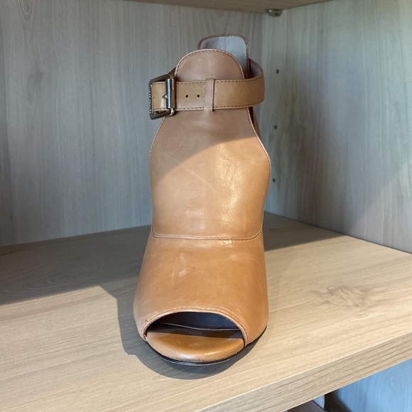 Vince Camuto Tan Shoes - Picture 3 of 6